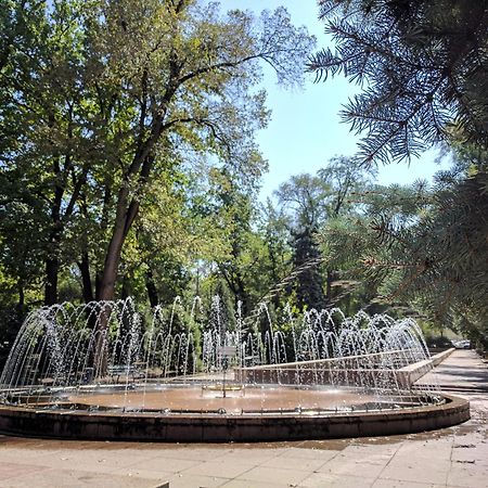 Opera Apartments Алма Ата Екстериор снимка