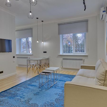 Opera Apartments Алма Ата Стая снимка