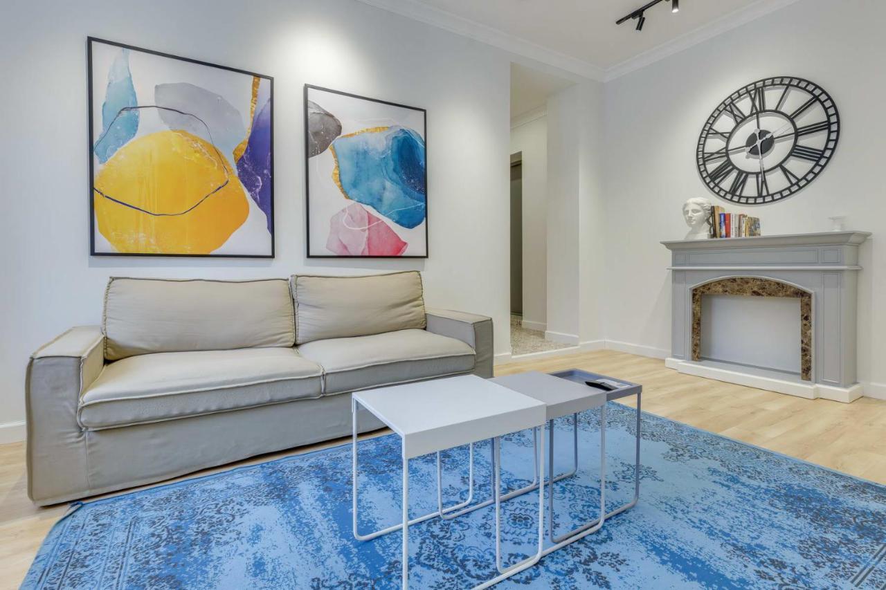 Opera Apartments Алма Ата Стая снимка