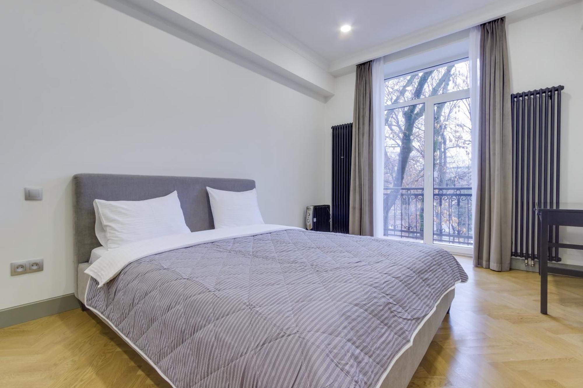 Opera Apartments Алма Ата Стая снимка