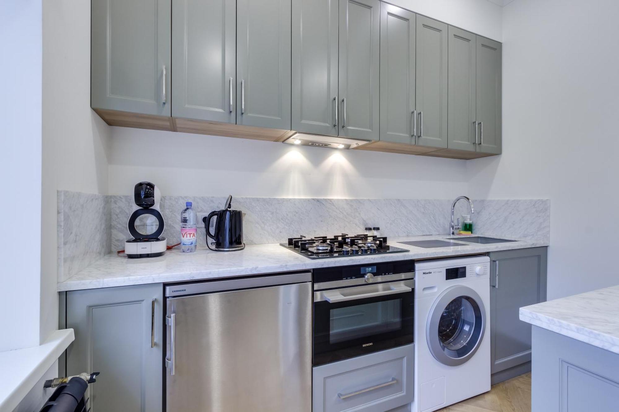 Opera Apartments Алма Ата Стая снимка